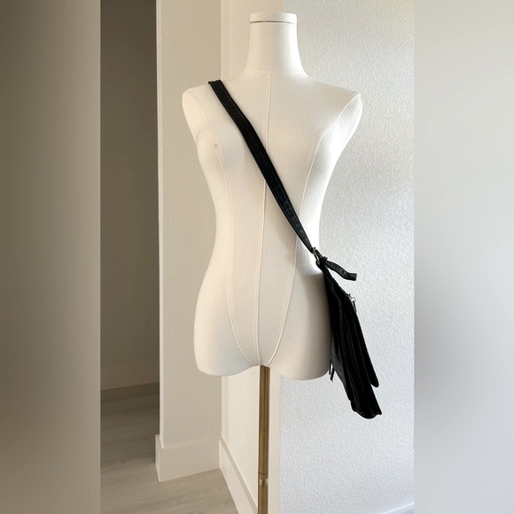 Fossil Y2K Vintage Black Leather Crossbody Classic Messenger Bag 75082 - Picture 4 of 16